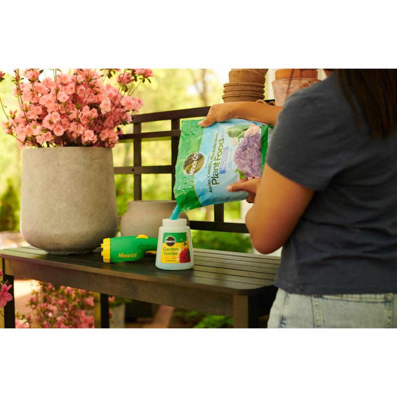 Miracle-Gro 3039806 Powder Acid-Loving Plants of Azalea, Camellia, Rhododendron Plant Food 5 lb