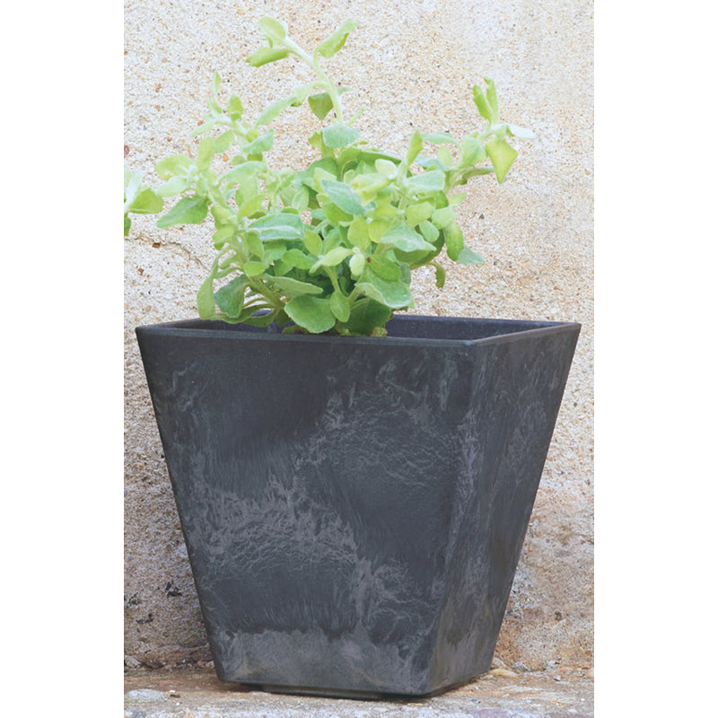 buy plant pots at cheap rate in bulk. wholesale & retail garden supplies & fencing store.