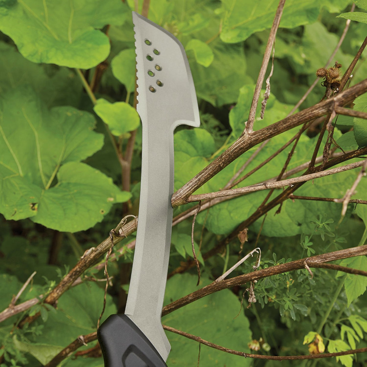 buy machetes & knives at cheap rate in bulk. wholesale & retail lawn & garden equipments store.
