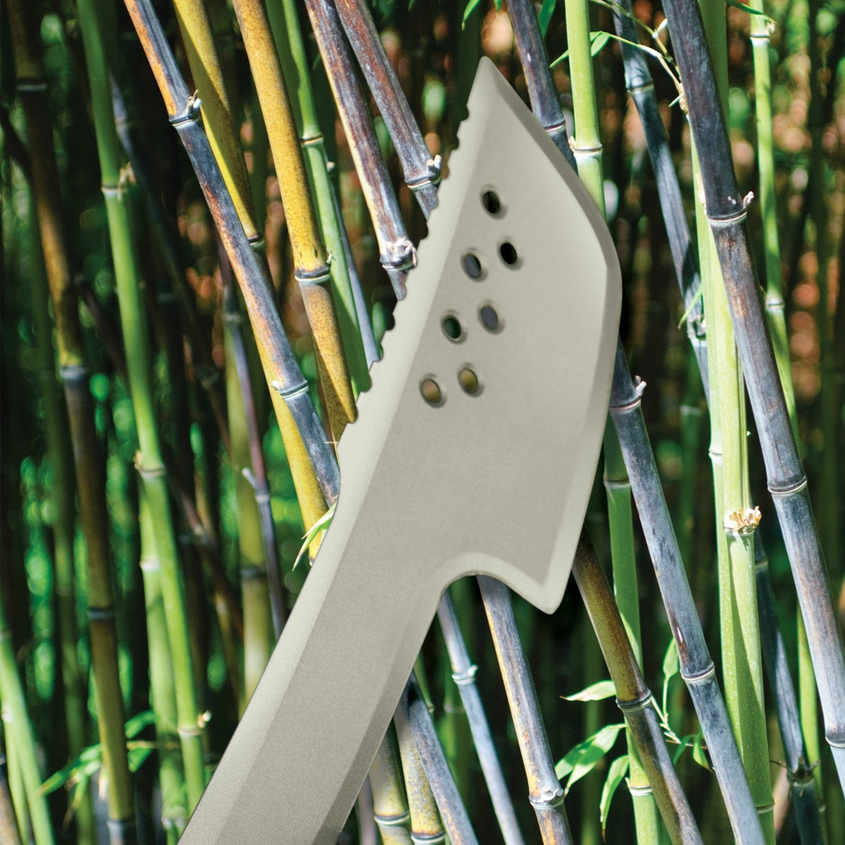 buy machetes & knives at cheap rate in bulk. wholesale & retail lawn & garden equipments store.