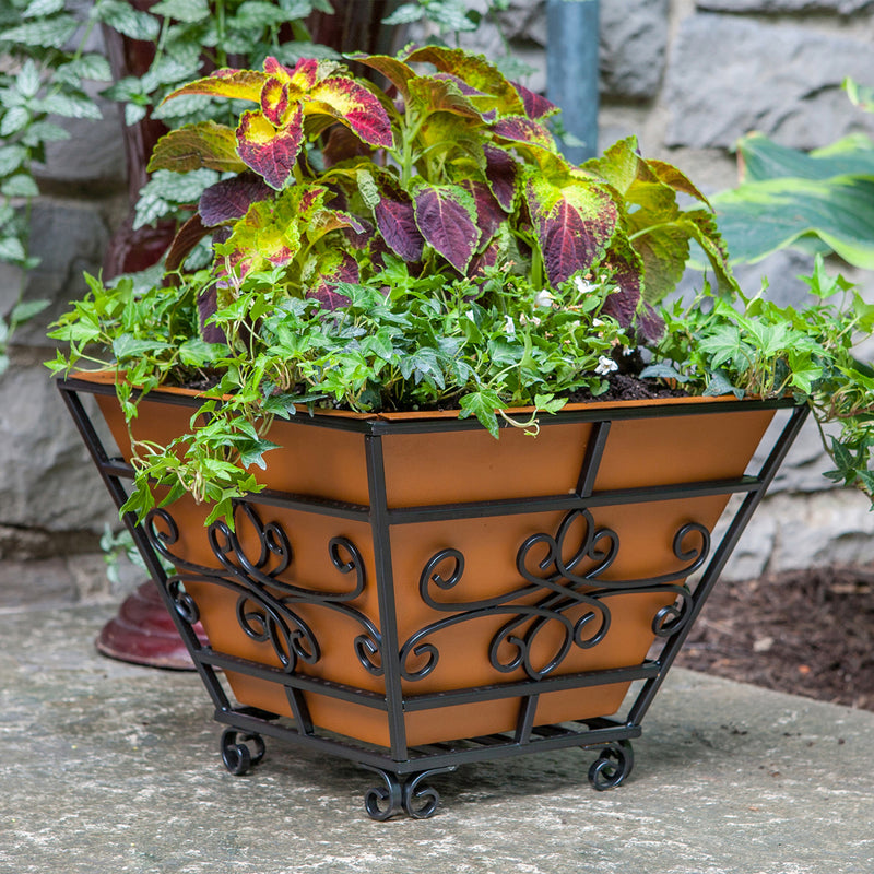 buy planters & pots at cheap rate in bulk. wholesale & retail garden maintenance tools store.