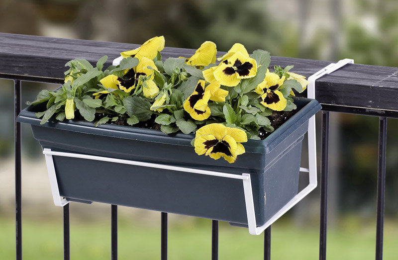buy planter holders at cheap rate in bulk. wholesale & retail landscape edging & fencing store.